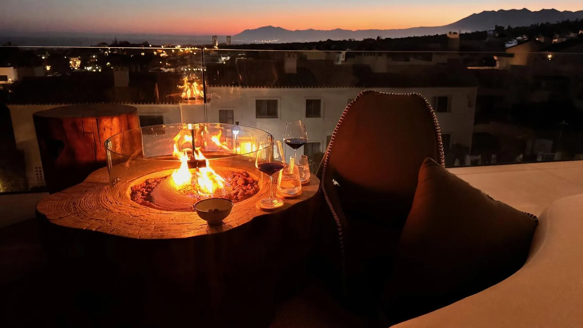 Daire Villa Vida - Luxury Panorama Seaview Penthouse In Organic-Boho Design With Pool, Gym, Spa Marbella İspanya